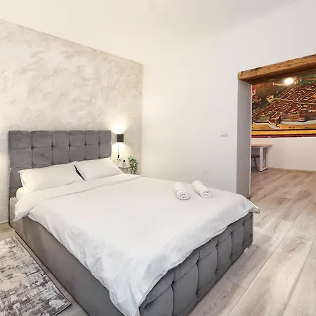 Weiss Apartment *